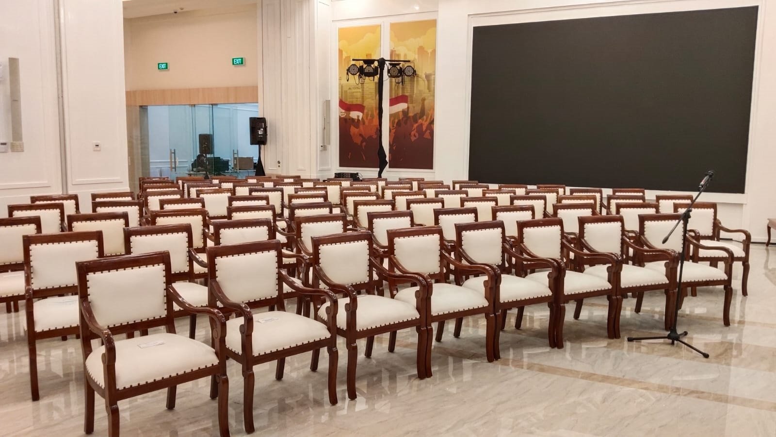 Gambar: Sewa Kursi Sekitar di Senayan City / Senayan Park (Event Space) — Sudirman Jaminan Kualitas 2025