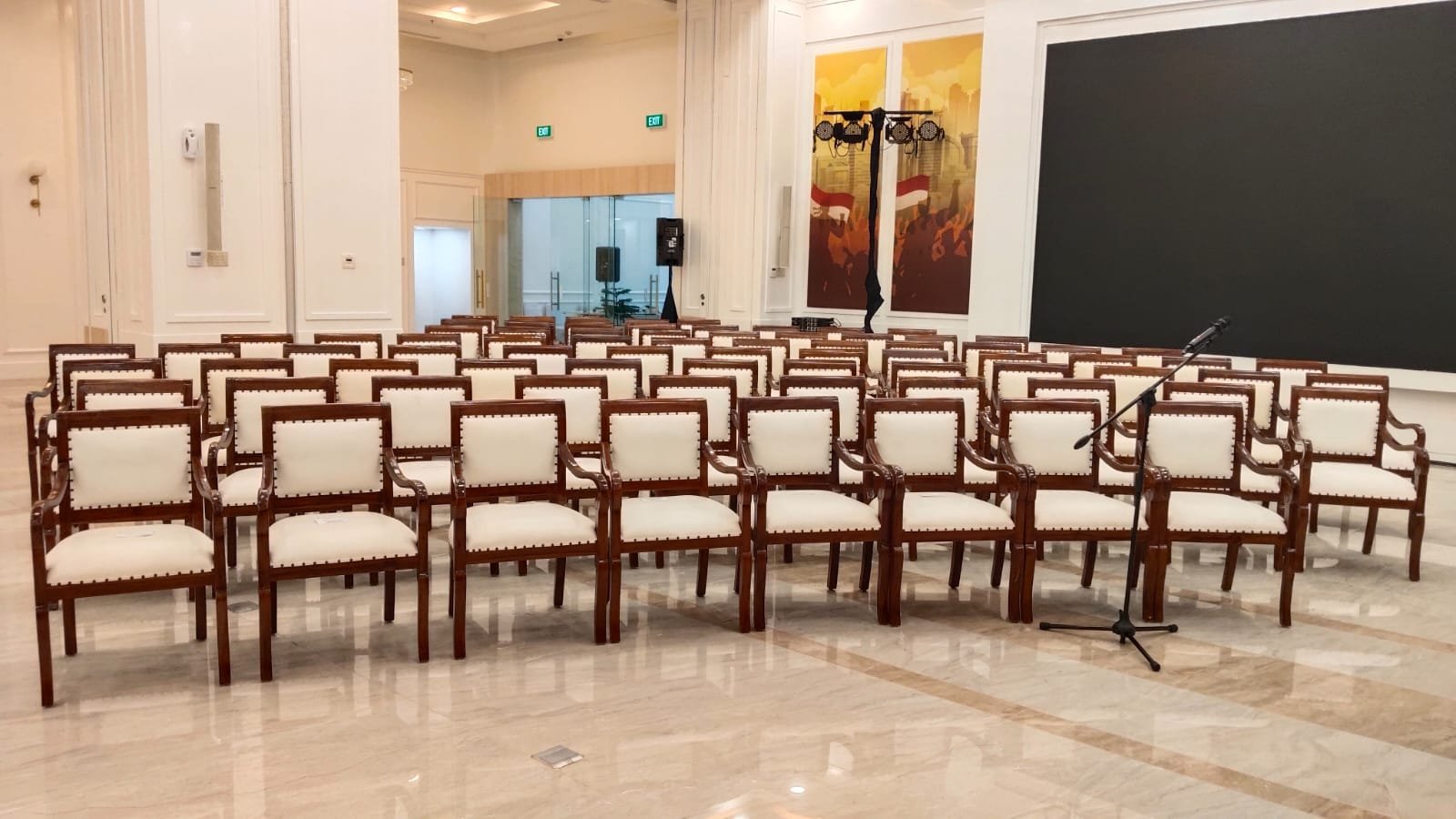 Sewa Kursi Sekitar di Ciputra Artpreneur (Ballroom & Theatre) — Kuningan Jaminan Kualitas 2025