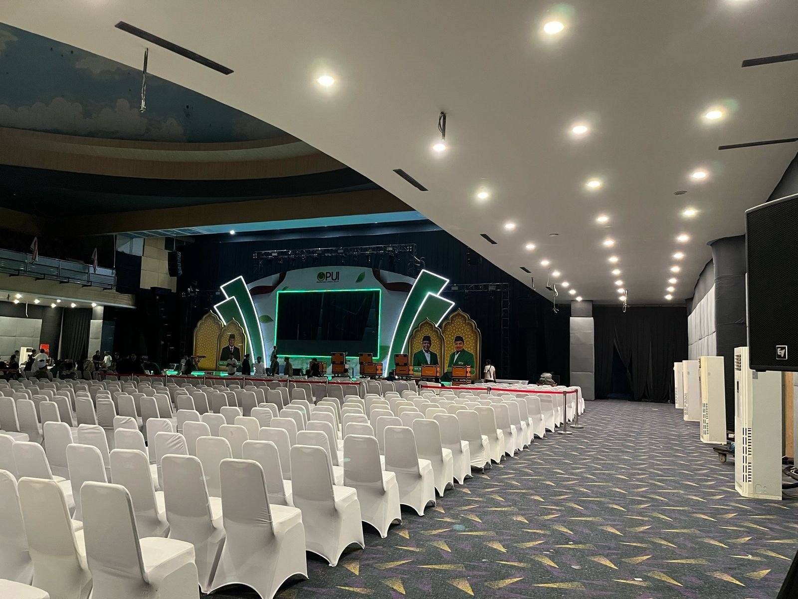 Sewa Kursi Sekitar di Ritz/Club / Elite Club Event Spaces — Jakarta Jaminan Kualitas 2025