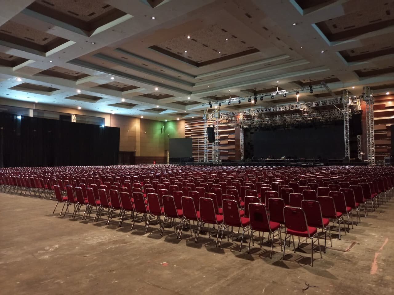 Gambar: Sewa Kursi di Rhema Convention Hall Bekasi – Rental Jabodetabek