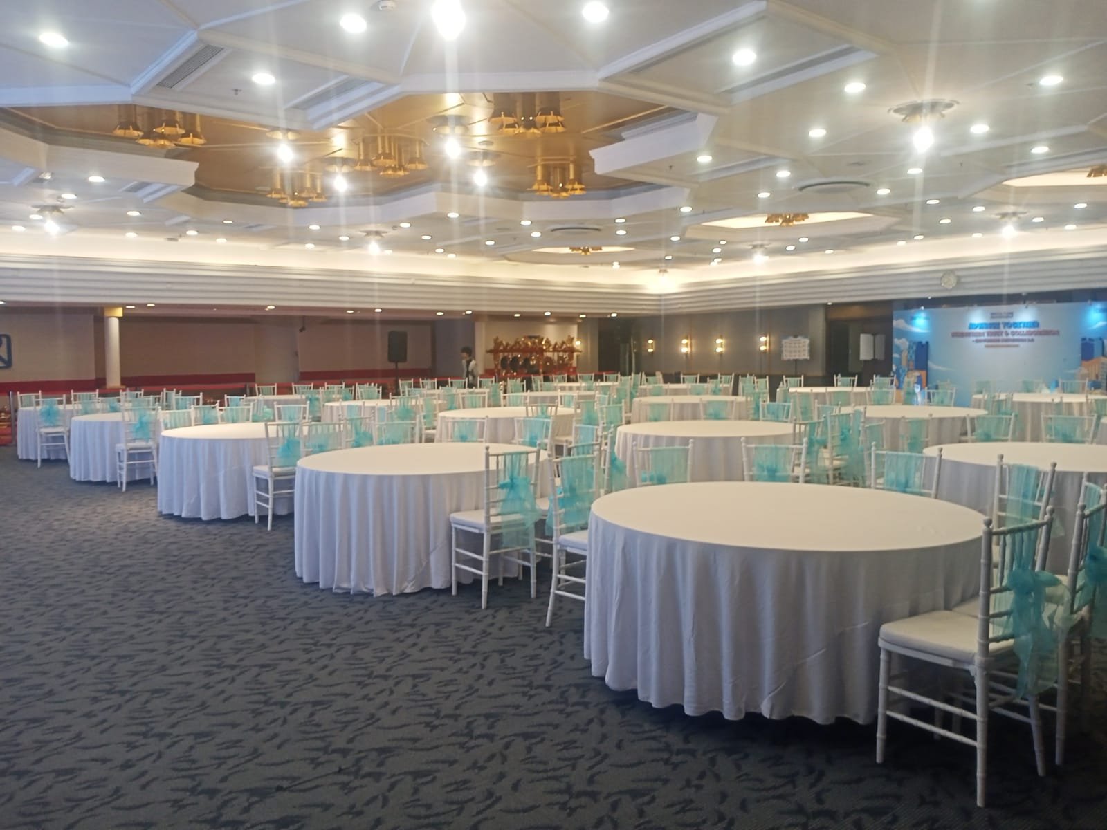 Gambar: Sewa Kursi di Basket Hall Senayan – Jakarta Pusat | Rental Jabodetabek