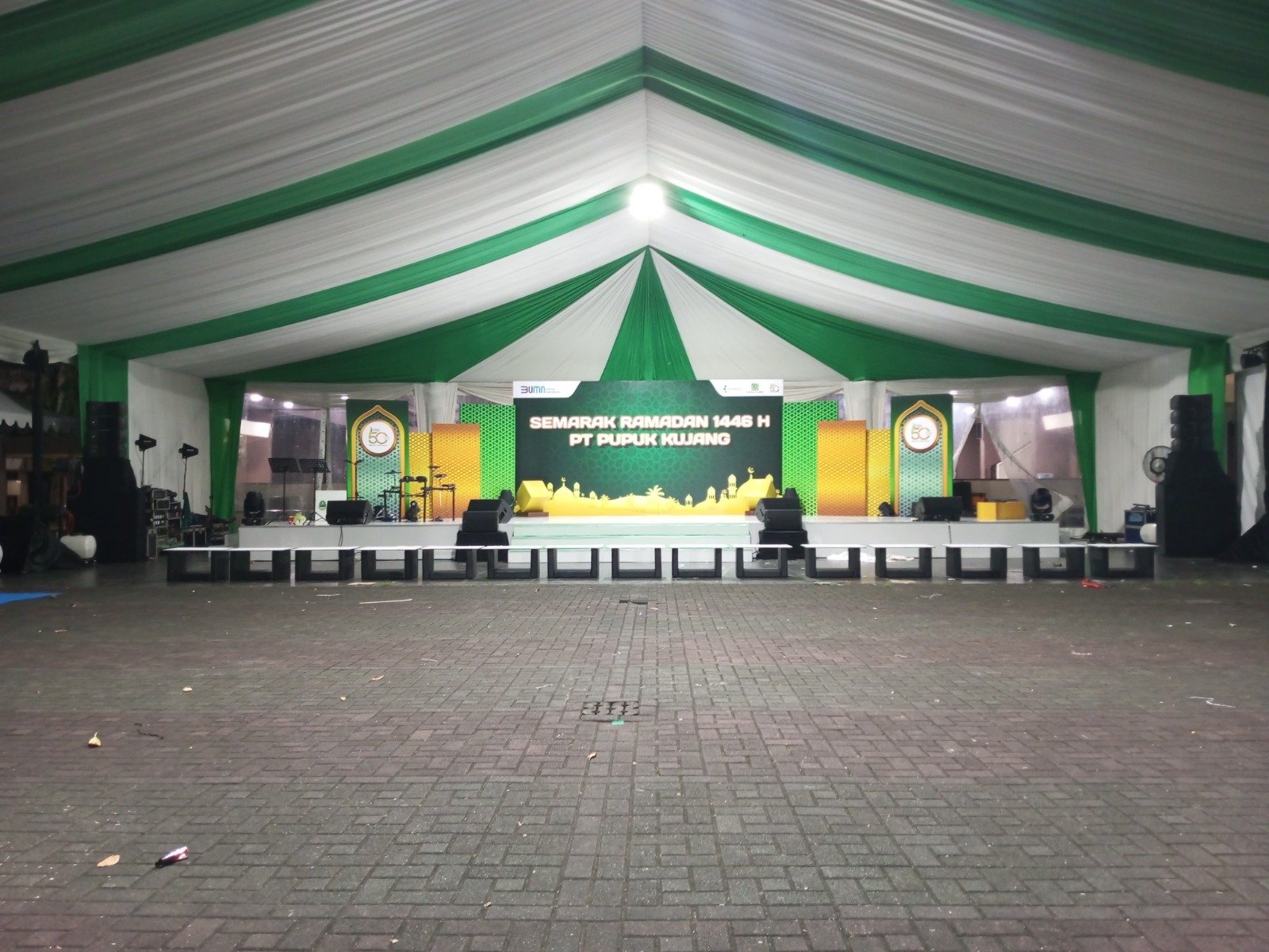 Gambar: Sewa Tenda di Ciputra Artpreneur Theater – Jakarta Selatan | Rental Jabodetabek by Gaharu Production