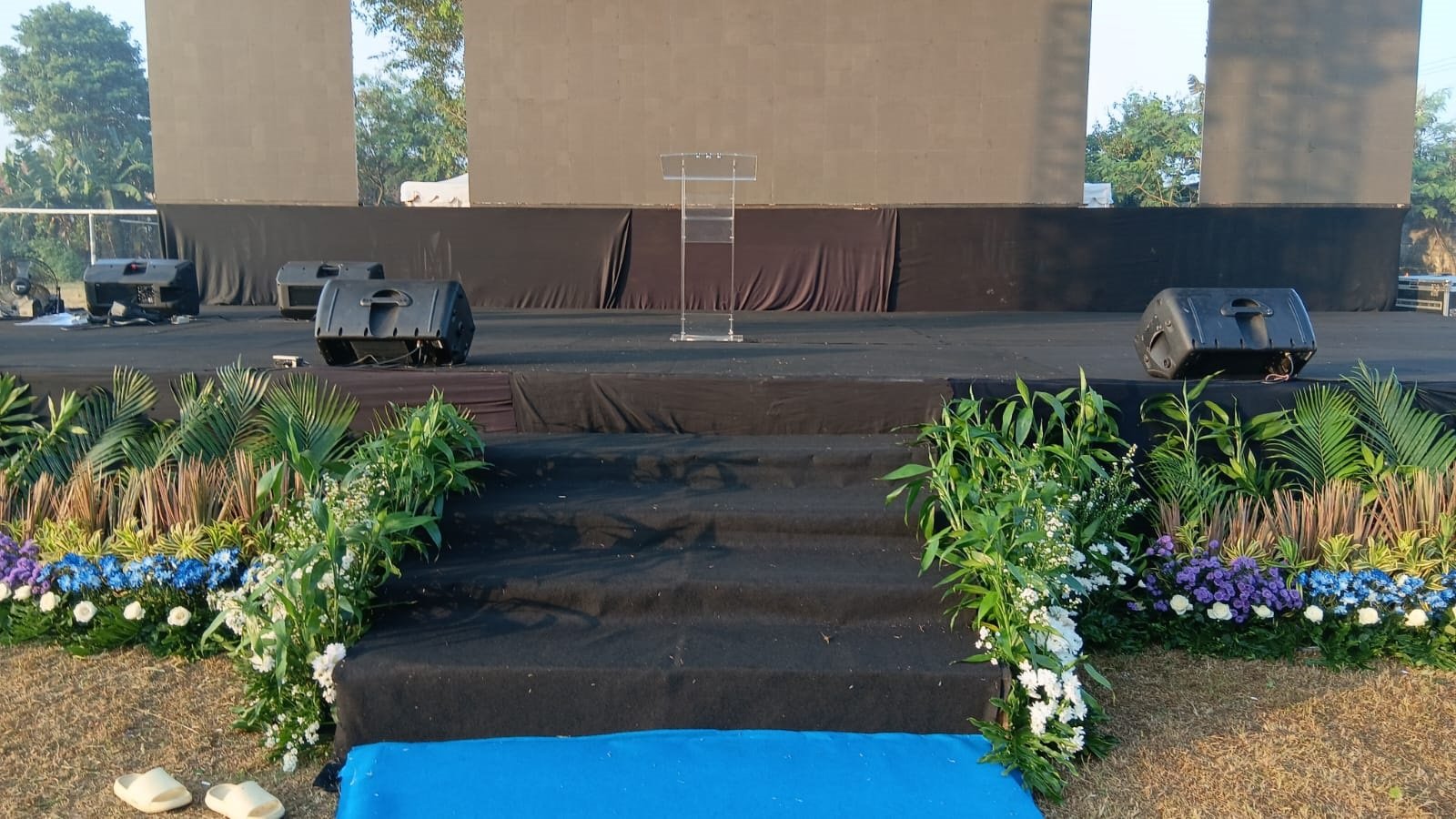 Gambar: Sewa Podium di Hotel Indonesia Kempinski (Ballroom) — Thamrin | Rental Jabodetabek by Gaharu Production