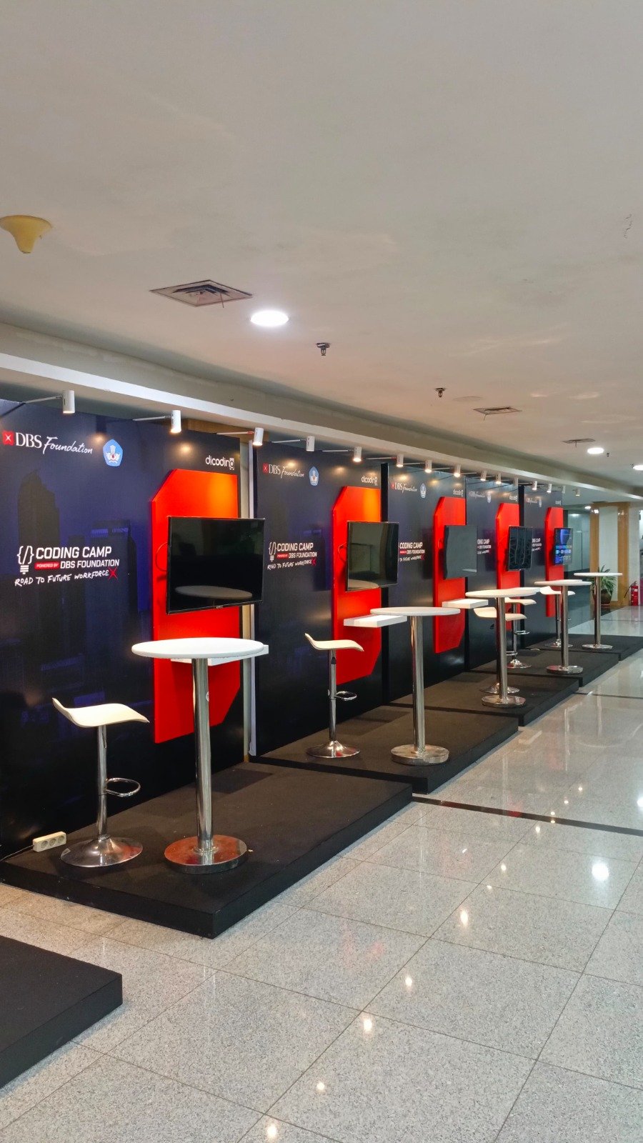 Gambar: Sewa Barstool & Kursi Bar di Emporium Pluit Mall – Jakarta Utara