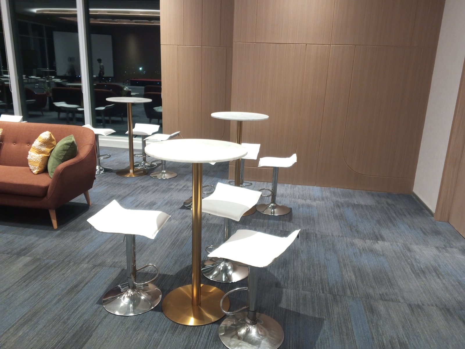 Gambar: Sewa Barstool & Kursi Bar di Fairmont Jakarta – Senayan
