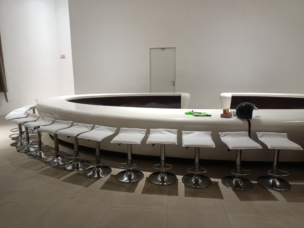 Gambar: Sewa Barstool & Kursi Bar di Universitas Pelita Harapan (UPH) – Karawaci, Tangerang