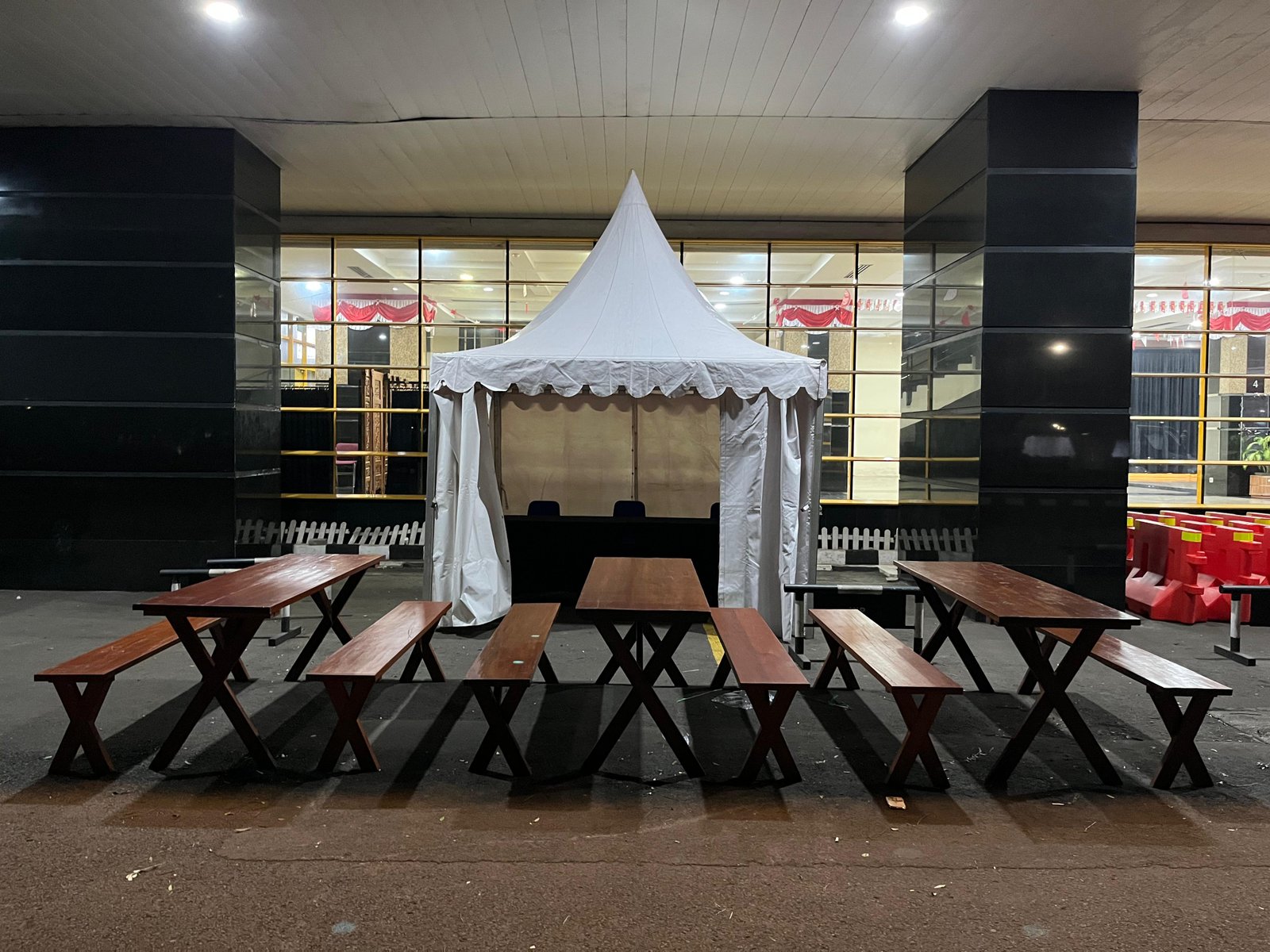 Gambar: Sewa Kursi & Meja Taman Set FX Sudirman / Ballroom — Sudirman | Rental Jabodetabek by Gaharu Production