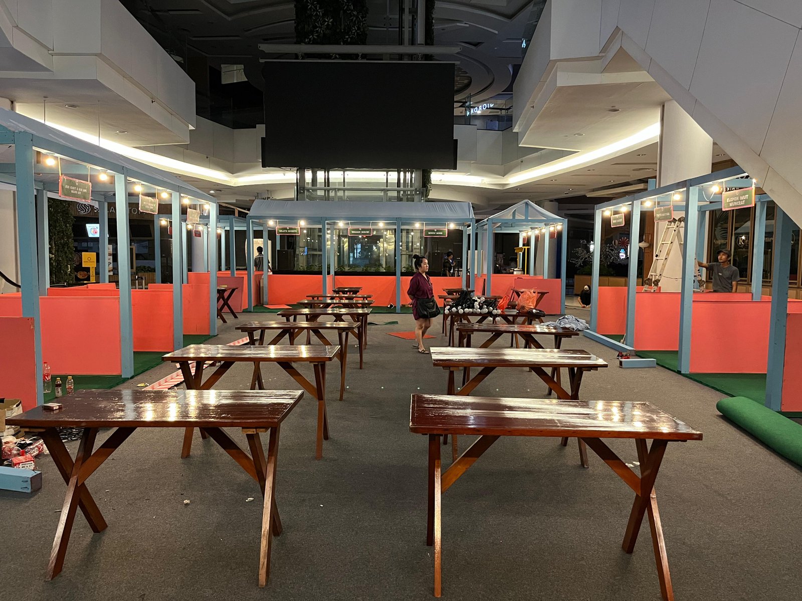 Gambar: Sewa Kursi & Meja Taman Set Hutan Kota GBK — Senayan | Rental Jabodetabek by Gaharu Production