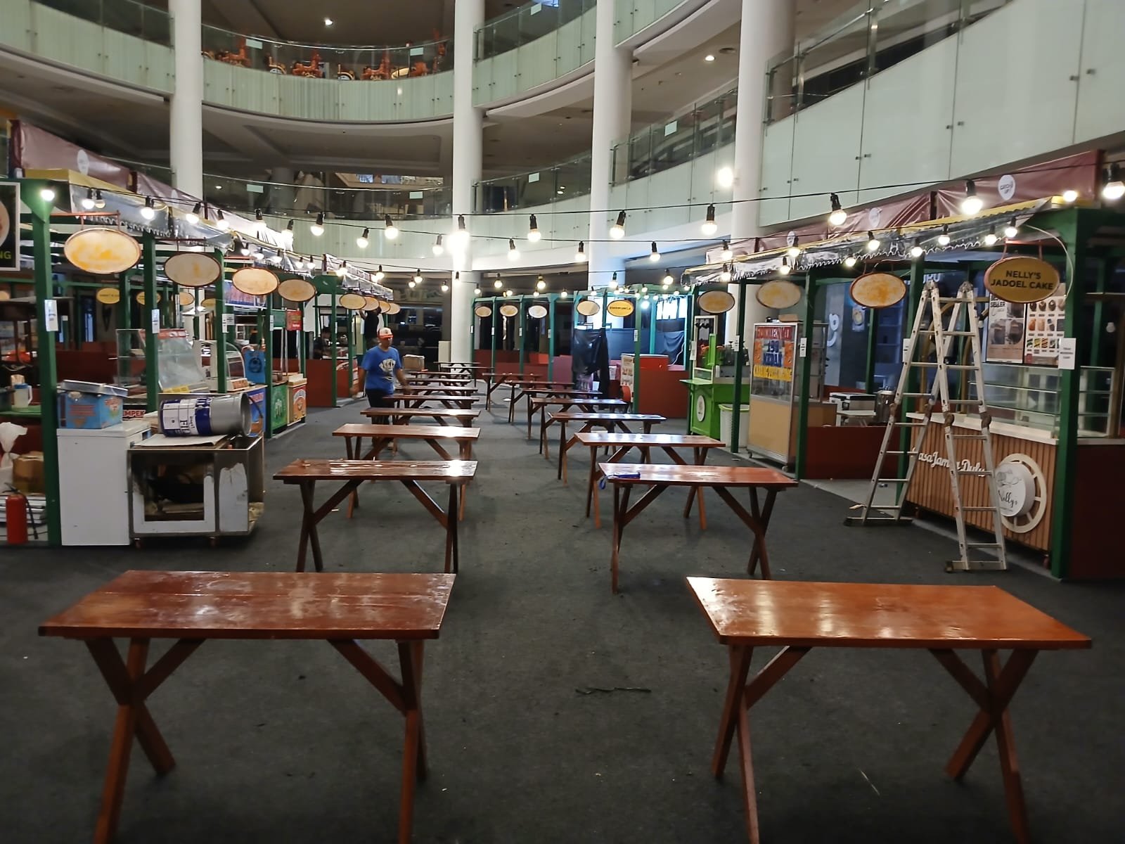 Gambar: Sewa Kursi & Meja Taman Set Golden Ballroom | Rental Jabodetabek by Gaharu Production