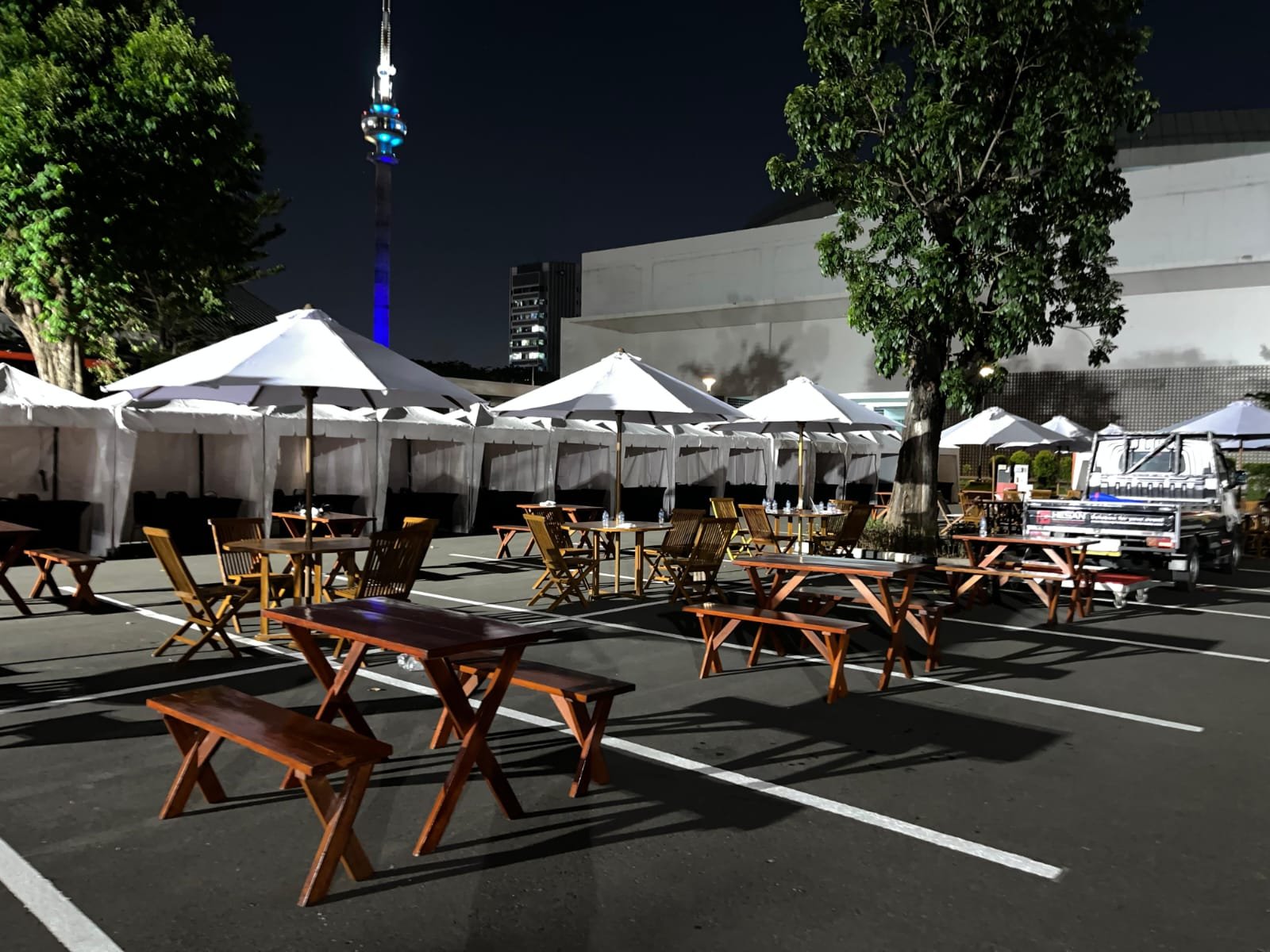 Gambar: Sewa Kursi & Meja Taman Set Pondok Indah Mall (PIM) — Pondok Indah | Rental Jabodetabek by Gaharu Production