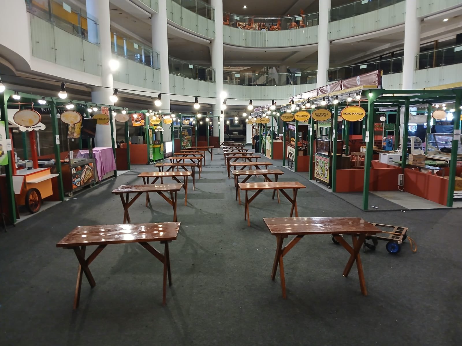 Gambar: Sewa Kursi & Meja Taman Set AEON Mall BSD / Event Hall — BSD City | Rental Jabodetabek by Gaharu Production