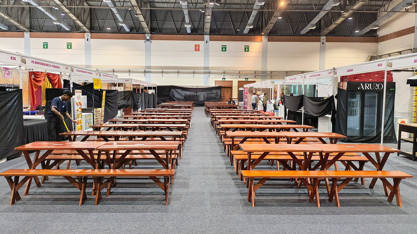 Gambar: Sewa Kursi & Meja Taman Set Universitas Pelita Harapan (UPH) — Lippo Village | Rental Jabodetabek by Gaharu Production