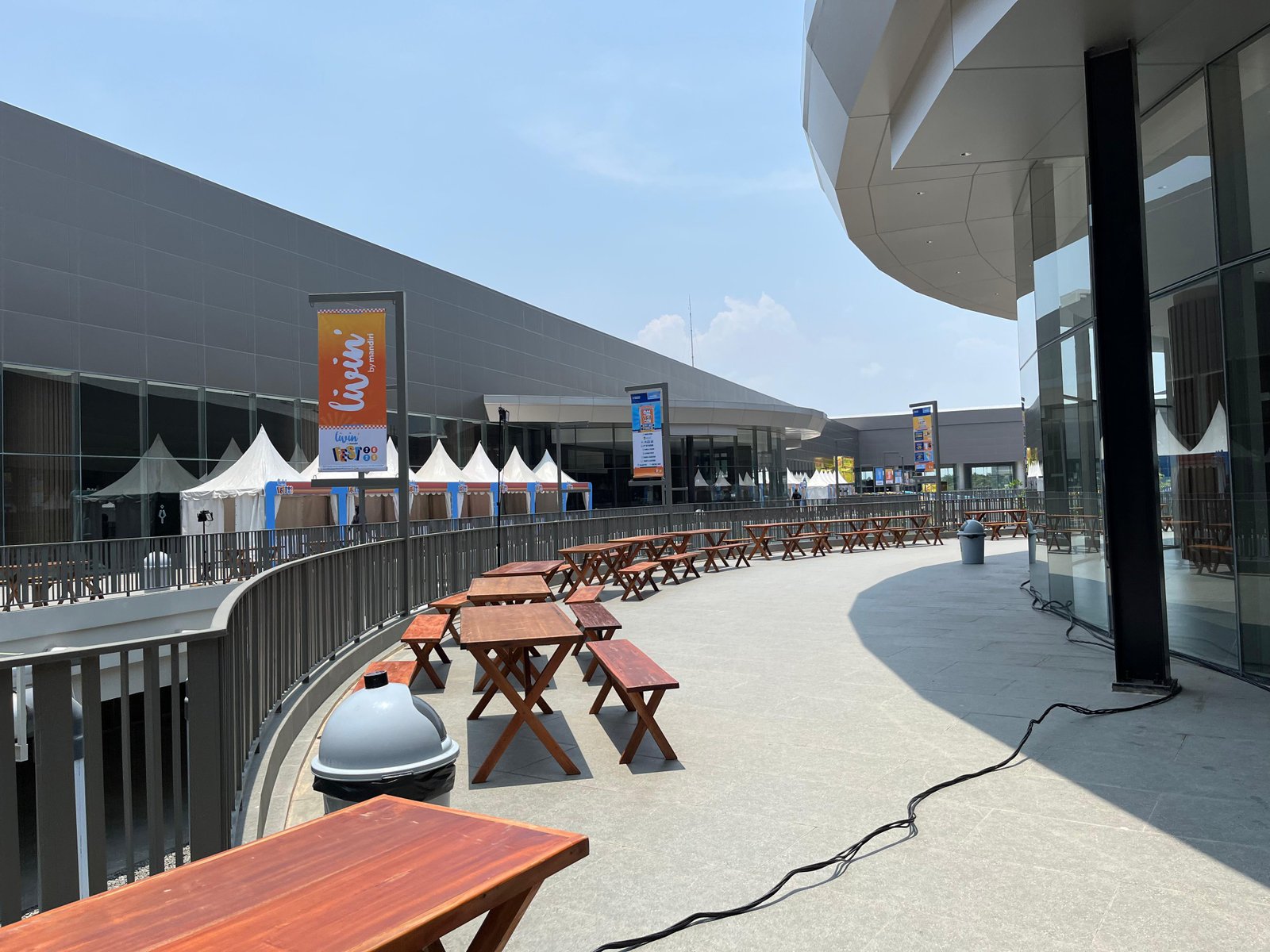 Gambar: Sewa Kursi & Meja Taman Set Convention Halls Mega Bekasi / Summarecon | Rental Jabodetabek by Gaharu Production