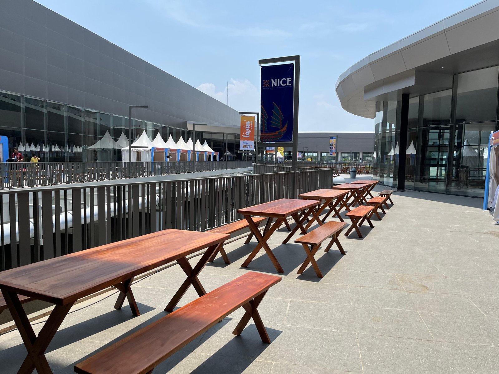 Gambar: Sewa Kursi & Meja Taman Set Jakarta International Expo (JIExpo) – Kemayoran | Rental Jabodetabek by Gaharu Production