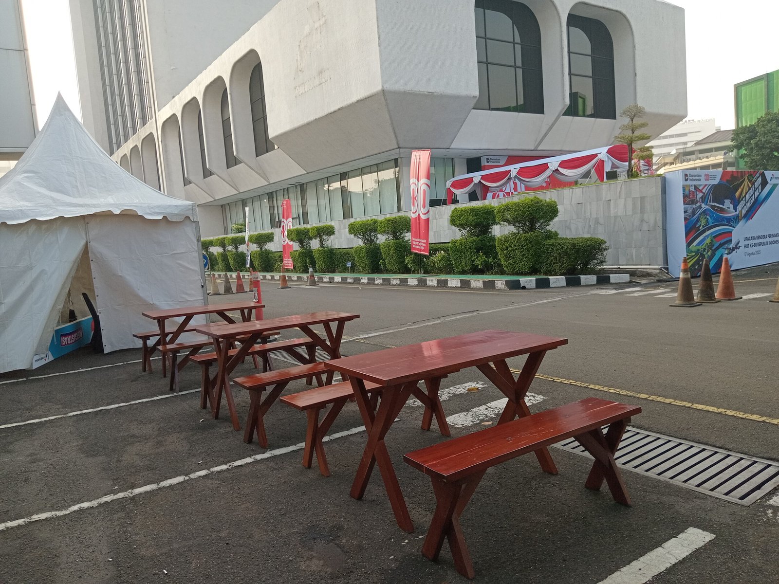 Gambar: Sewa Kursi & Meja Taman Set Serpong – Tangerang Selatan | Rental Jabodetabek by Gaharu Production